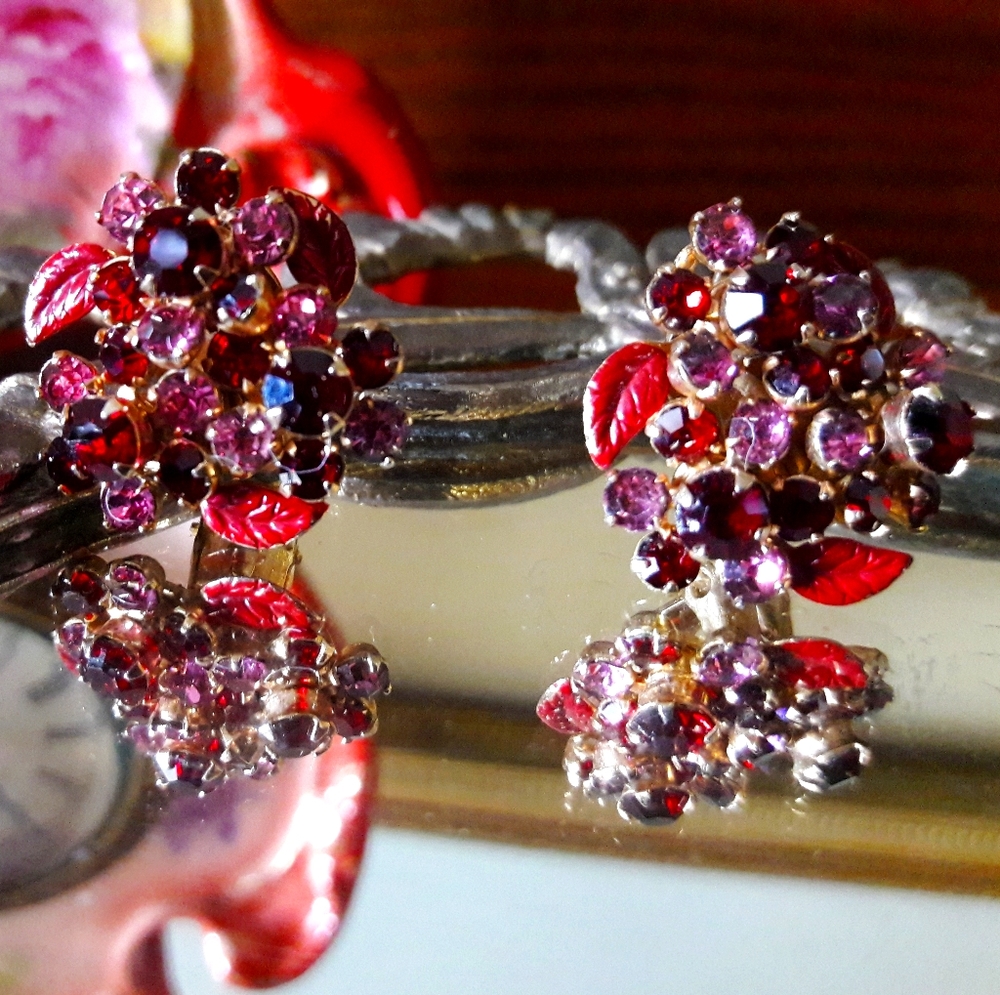 STUNNING VTG "WEISS N.Y." CLIP ON EARRINGS!